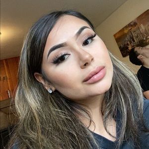 Meet your Posher, Ana